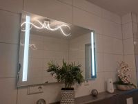 Fast wie neu beleuchteter Badezimmer Spiegel Nordrhein-Westfalen - Lippstadt Vorschau