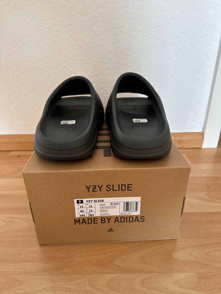 Yeezy Slide Dark Onyx in Mainz