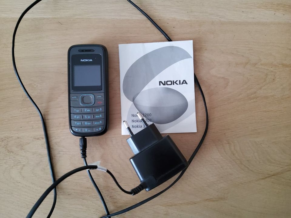 Nokia Handy 1208 in Welterod