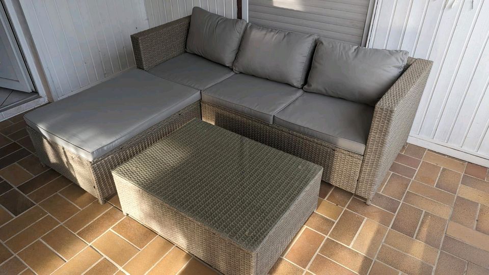 Neuwertige Gartenmöbel Lounge Rattan Sofa in Knittlingen
