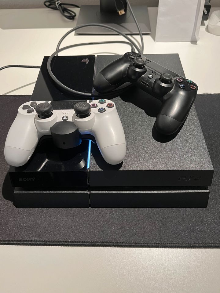 Play Station 4 1GB, 2 Controller in Tettnang