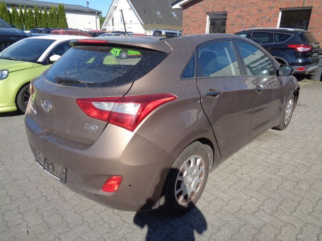 Hyundai i30 1.4 Classic in Ellerau 