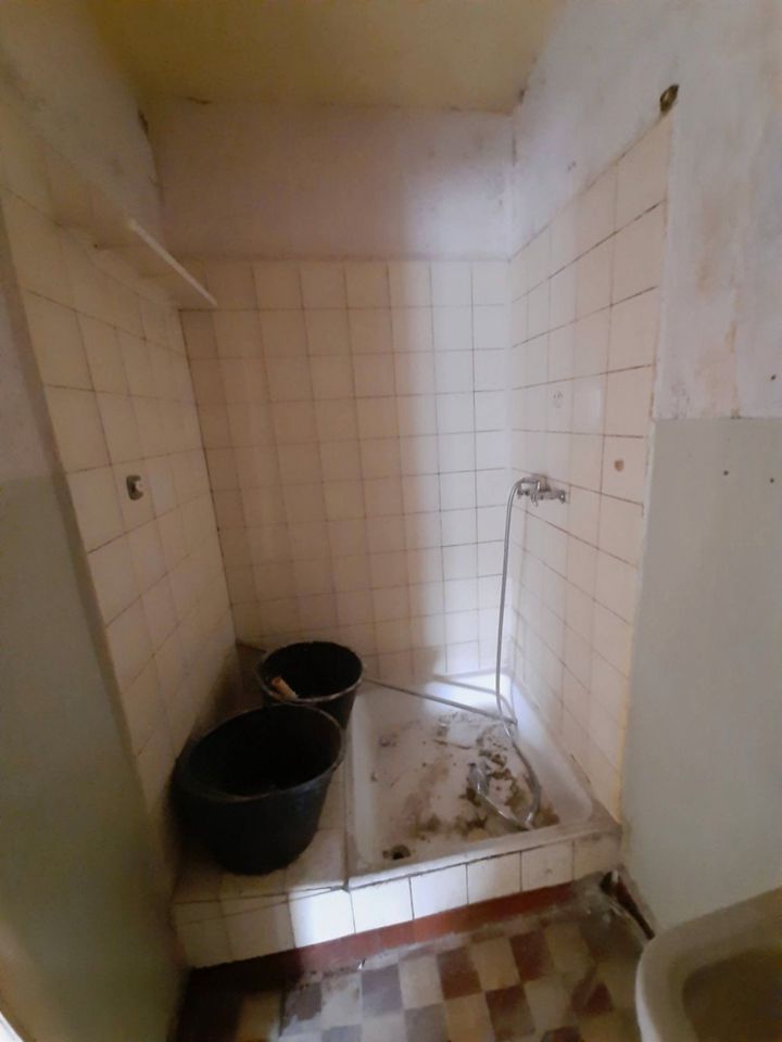 Badezimmer renovieren , Badezimmer Sanierung , Fliesenarbeiten in Bremen