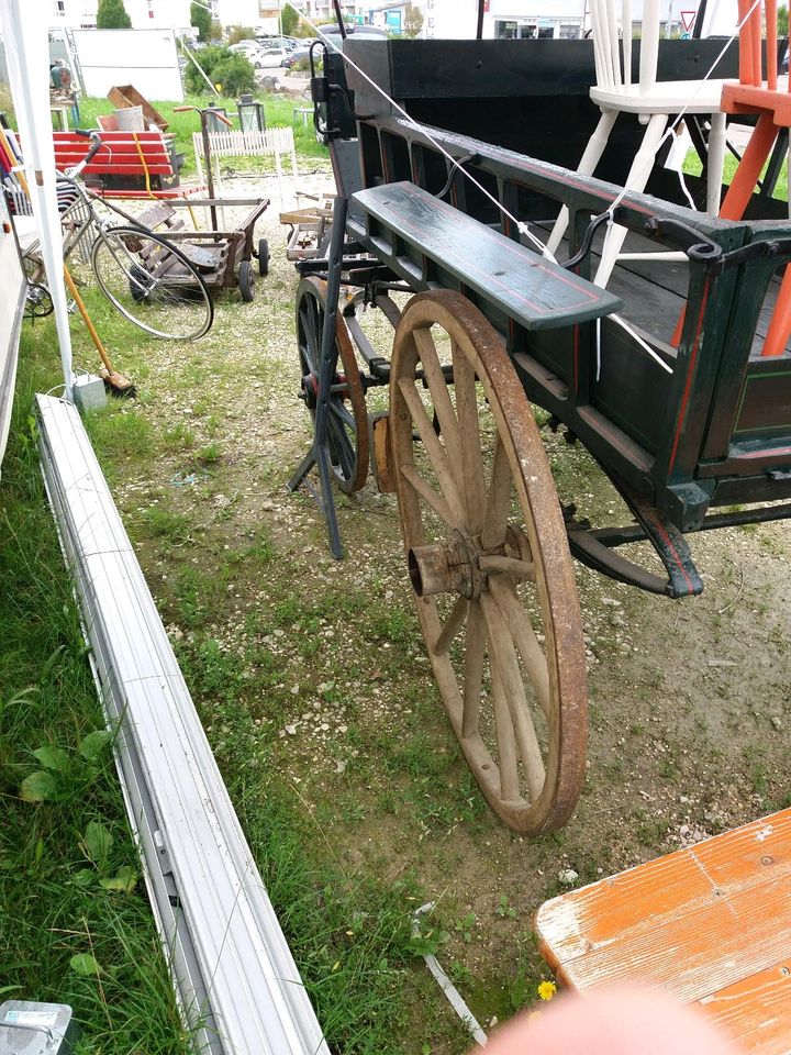 Historische Kutsche / Ladewagen in Göggingen