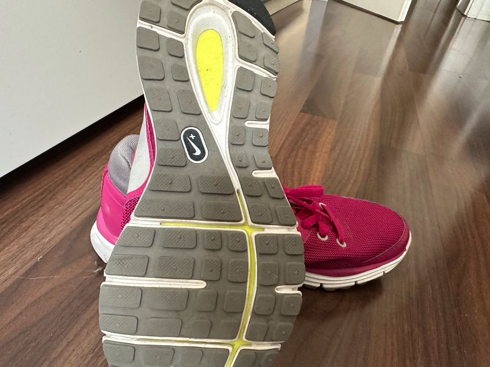 Nike Damen Schuhe Gr.37,5 in Sankt Augustin