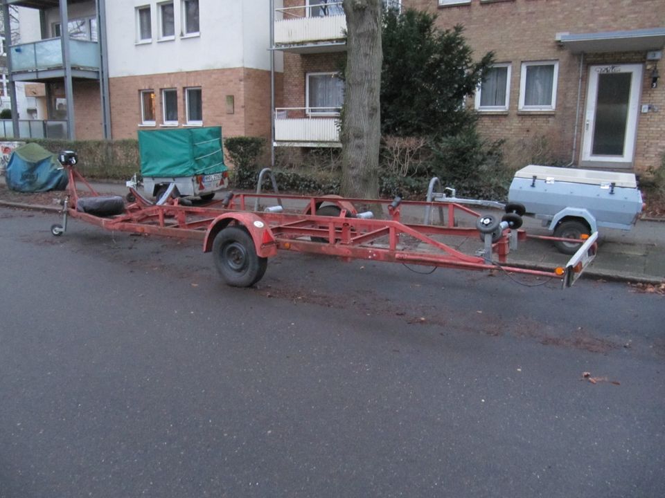 Bootstrailer 6,5m/ 7,00 m lang 1000 Kg gebremst Tüv Jan 2026 in Hamburg