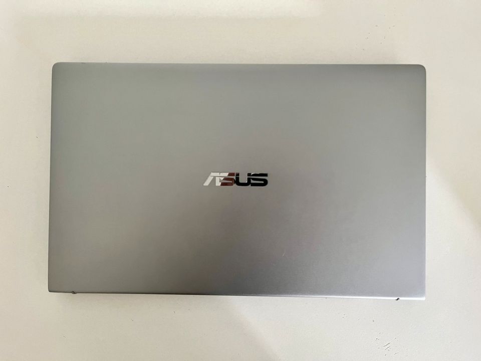 ASUS ZenBook 14 UX434 in München