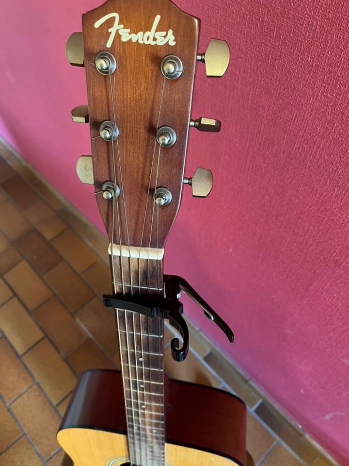 Fender DG-7 Akustikgitarre mit Tonabnehmer in Oldenburg