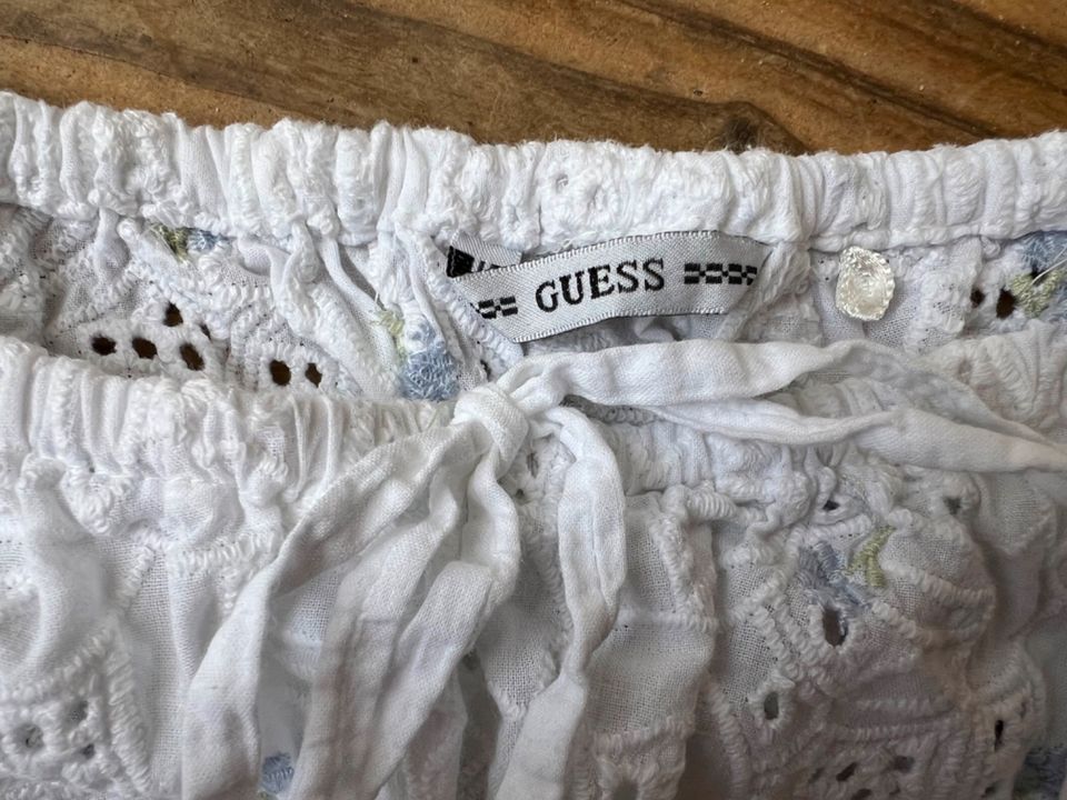 schicke weiße Bluse aus Lochspitze von Guess Gr.S in Forst an der Weinstraße