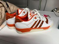 Adidas Sneaker Rivalry low 42 2/3 WIE NEU Bayern - Senden Vorschau