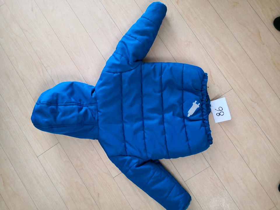 Schön warme Winterjacke blau 86 in Möglingen 