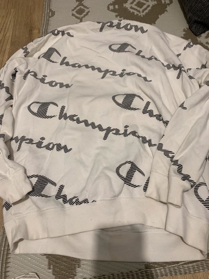 Champion Pullover Gr.L in Hamburg