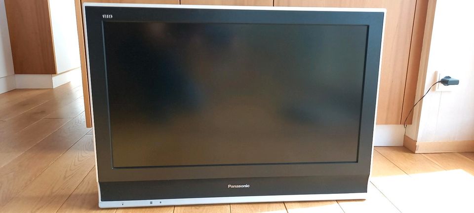 Panasonic LCD TX-32LX70F in Bad Grönenbach