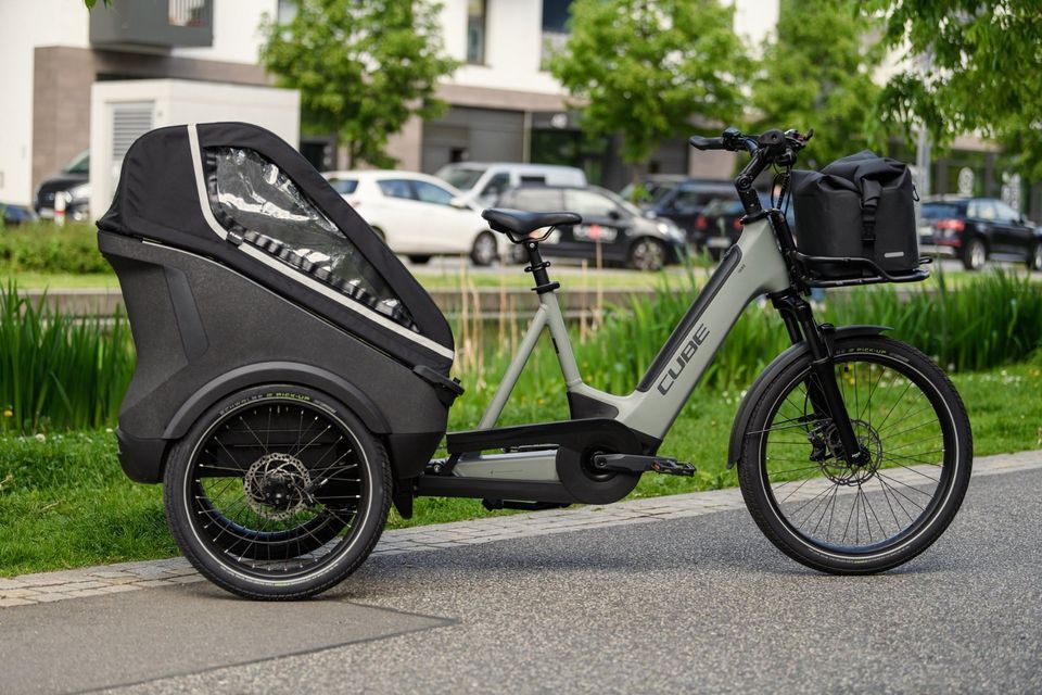 CUBE E-TRIKE FAMILY HYBRID 750 swampgrey´n´black in Bad Vilbel