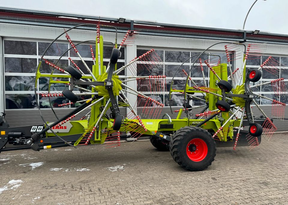 CLAAS LINER 4700 BUSINESS Schwader Vierkreiselschwader 4-Kreisel in Homberg