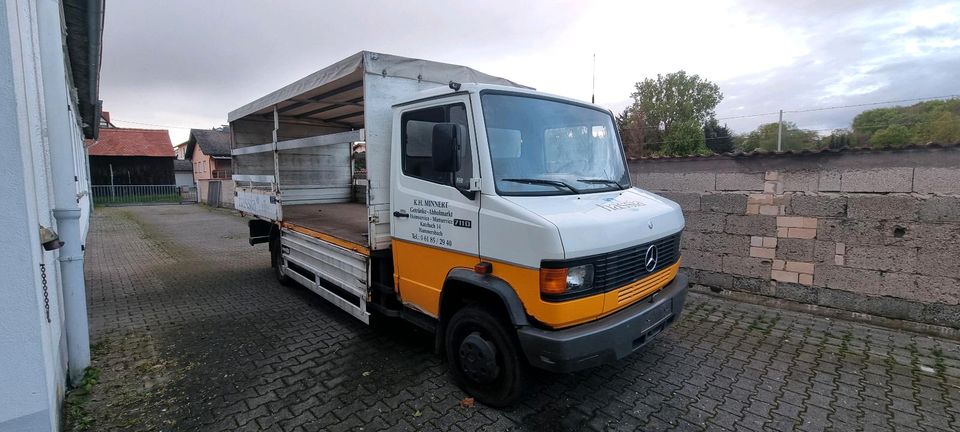 Mercedes d 711 LKW Getränke in Limeshain