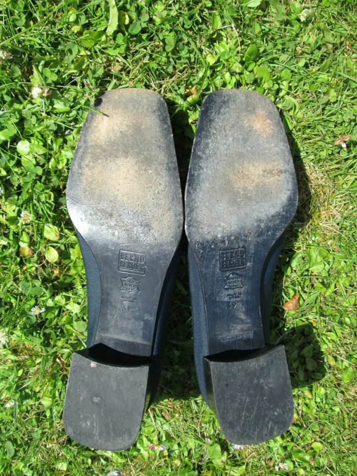 Bernd Berger Pumps 39 ½ Ledersohle Business Schuhe Dunkelblau in Jörl