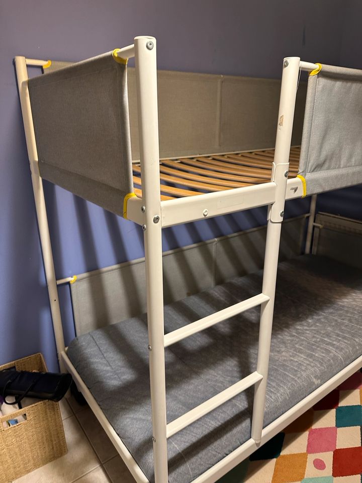Kinderbett von IKEA mit matratze in Alzenau