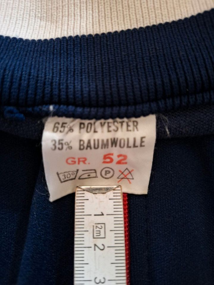 Joggingjacke 70er Jahre retro Größe 52 dunkelblau weiß rot in Pfaffenhausen