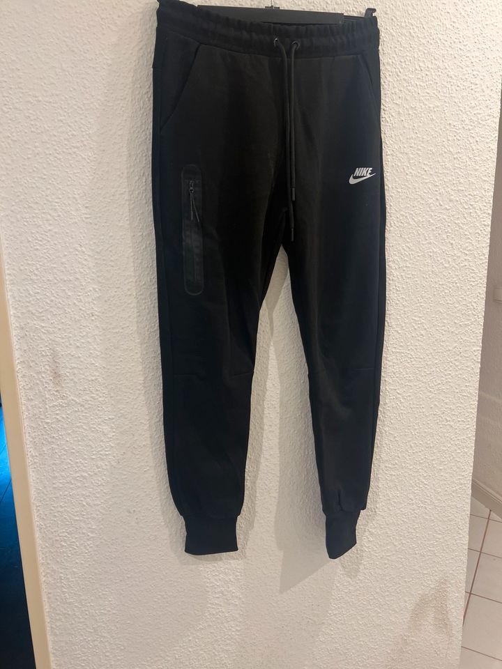 Nike Tech-Fleece in Schenefeld