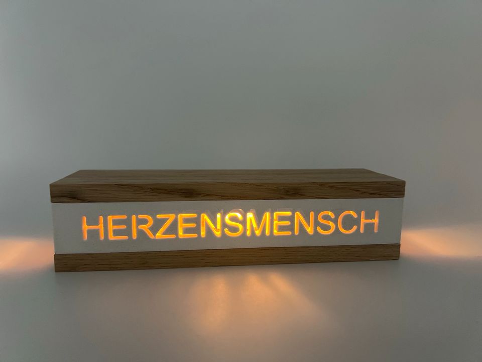 Licht aus Klötzchen und Raysin Dekoration in Wipperfürth