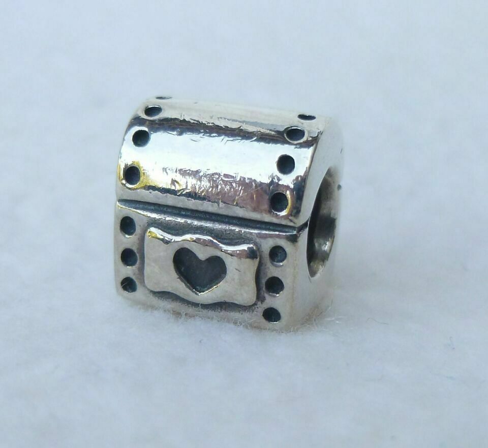 Originaler PANDORA Charm Schatztruhe Truhe Nr. 790425 Silber NEU in  Nordrhein-Westfalen - Kerpen | eBay Kleinanzeigen ist jetzt Kleinanzeigen