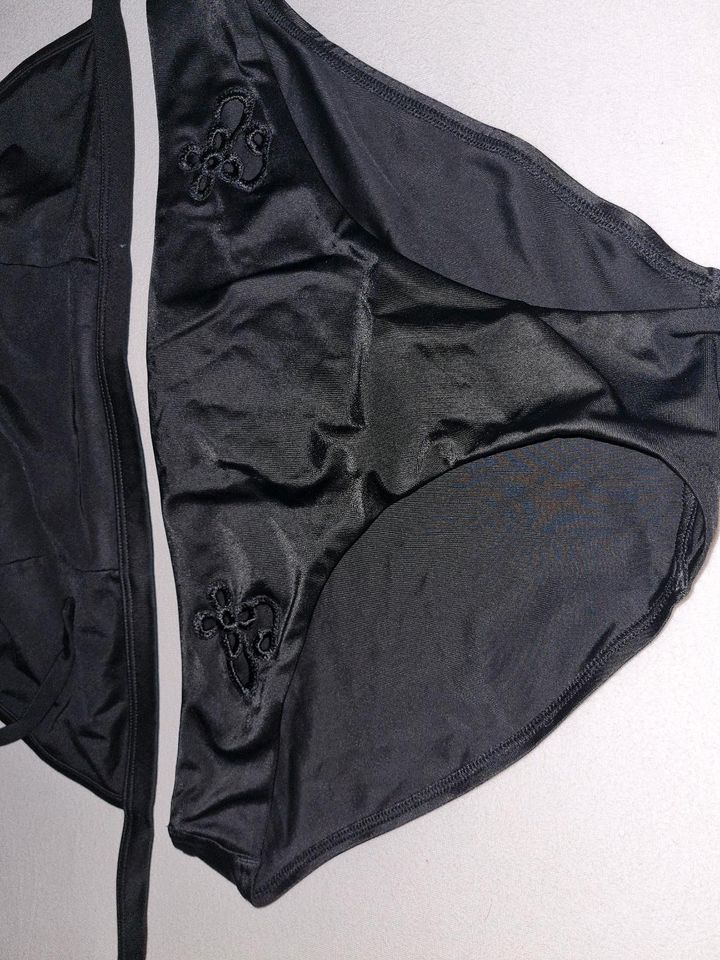 Bikini von Palmers schwarz stylisch Gr.40/42 neuwertig in Bad Homburg