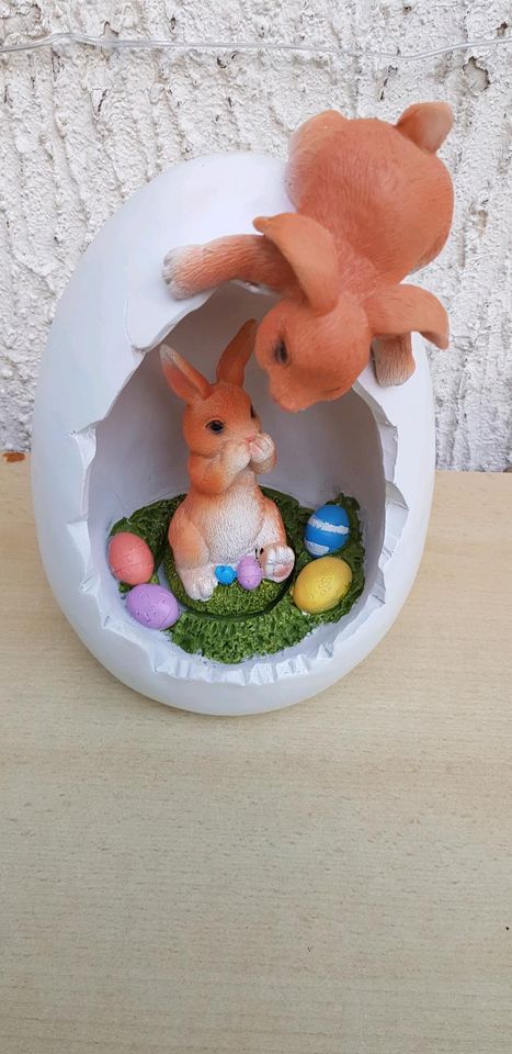 Osterdeko "Hase im Ei" in Alsdorf