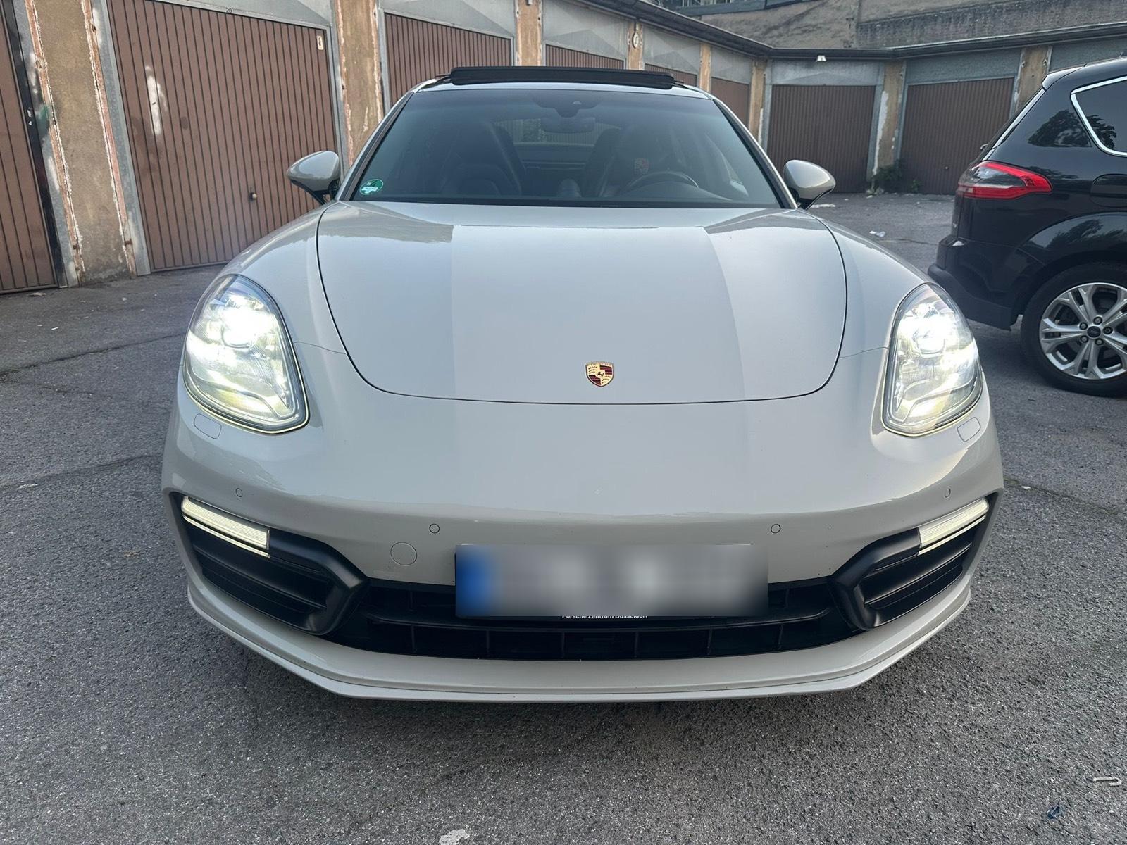 Abbildung des Autos Porsche Panamera 4S