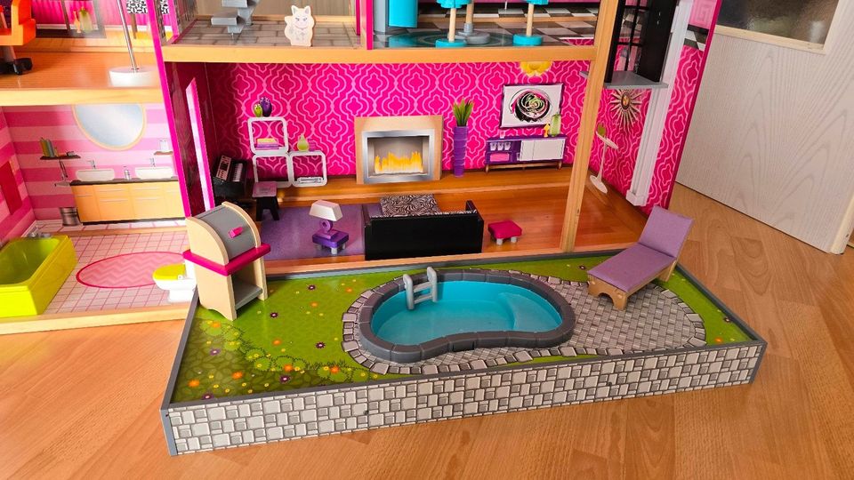 Kidkraft Holz-Puppenhaus für Barbies mit Möbeln und Zubehör in Großbeeren