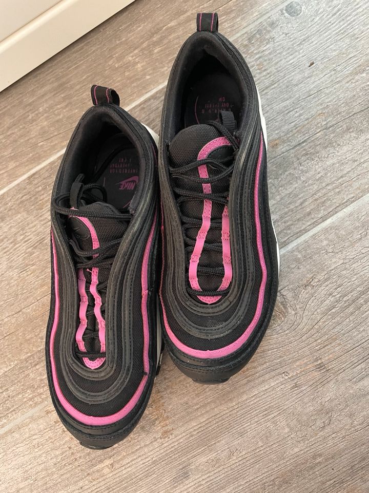 Nike 97er schwarz/pink in Großenbrode