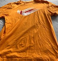 Nike T-Shirt orange Gr. M The Nike Tee Nordrhein-Westfalen - Elsdorf Vorschau