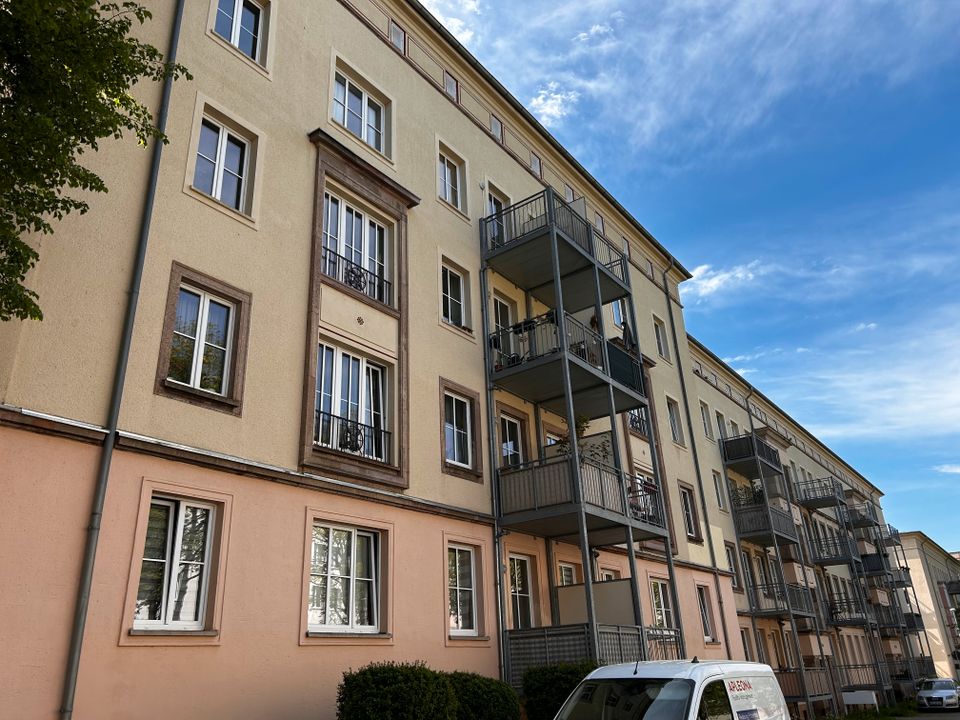 2-Raum Wohnung mit heller Küche, Balkon und viel Sonnenschein in Chemnitz