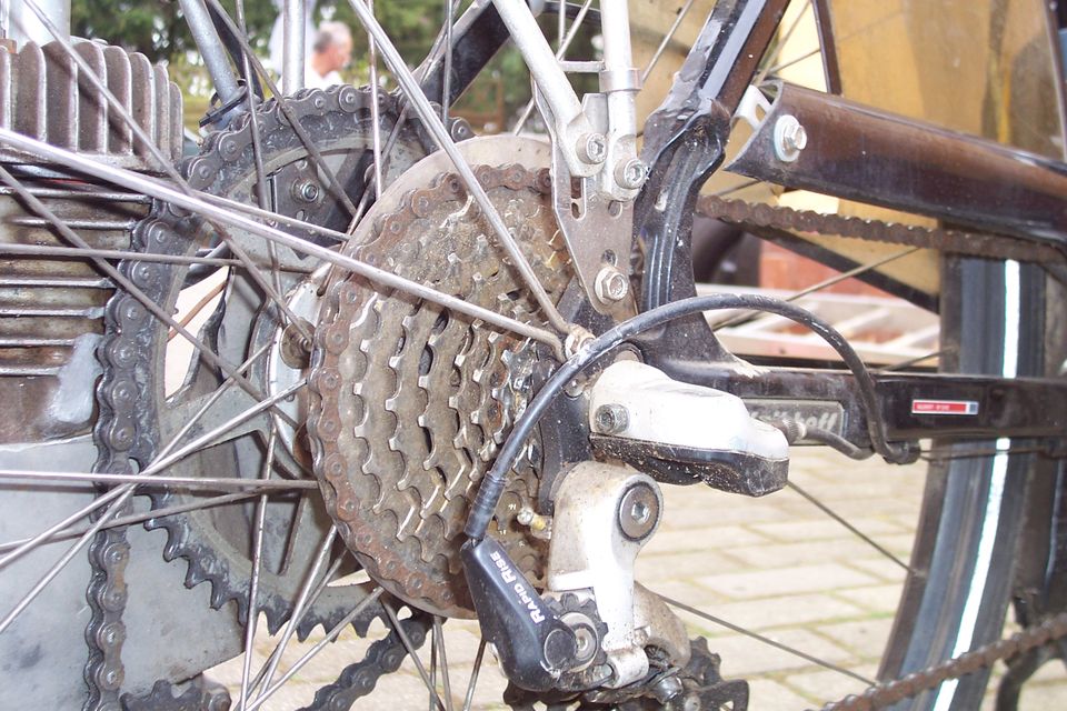 Fahrrad mit Hilfsmotor, DDR, Kalkhoff-Rahmen, Shimano-Schaltung in Zeitz