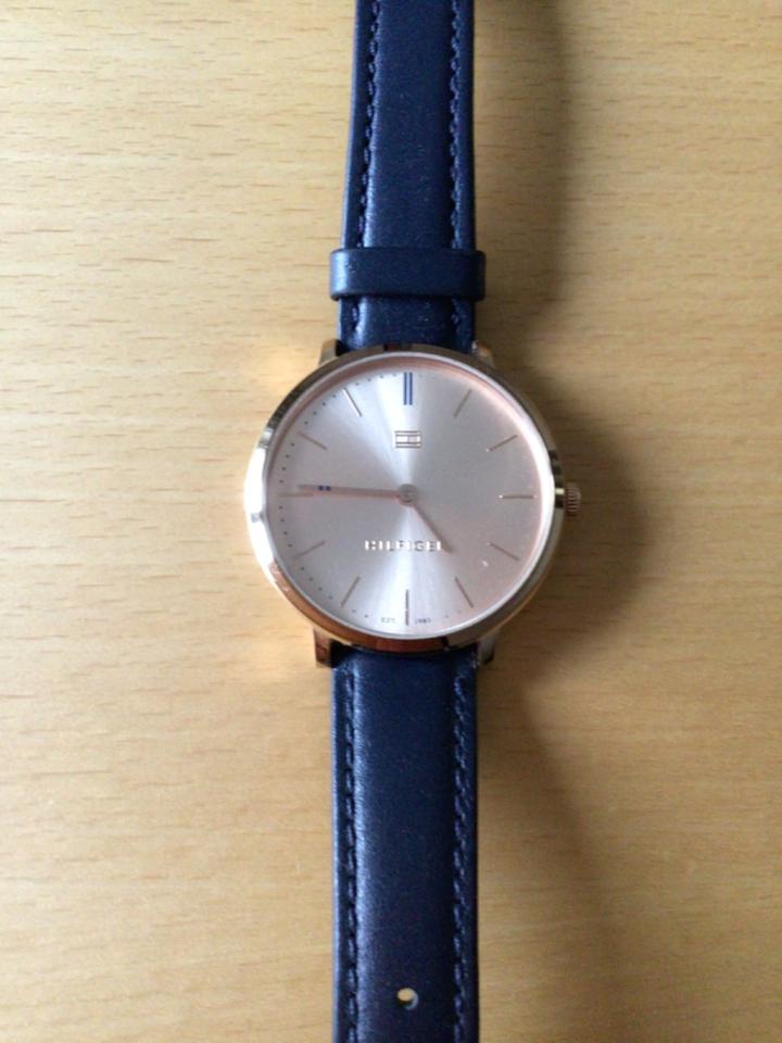 Tommy Hilfiger Uhr Damen Roségold / Armband Dunkelblau wie neu in Garbsen