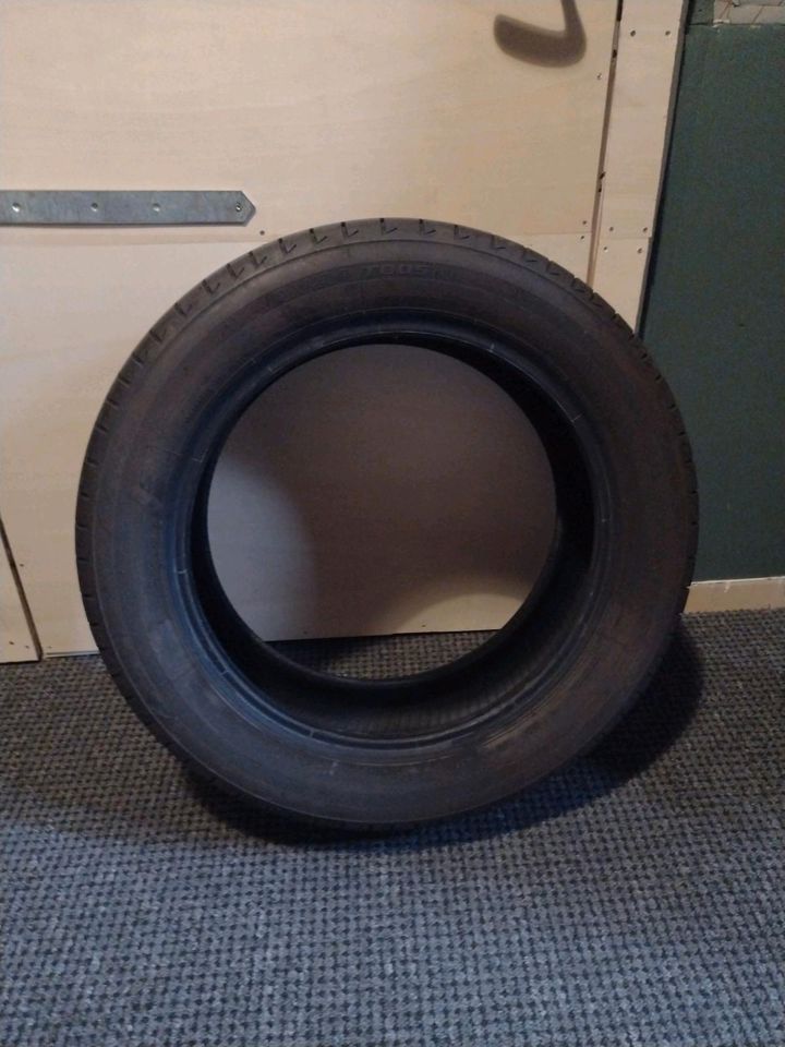 Sommerreifen Bridgestone 215/55R17 94V in Kaufungen