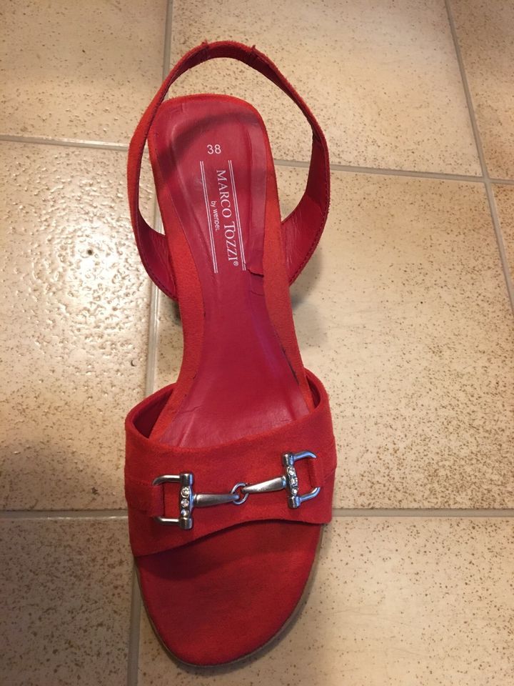 Sandalen 38  Damen rot neuwertig in Zaberfeld