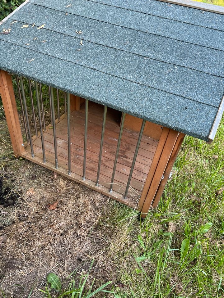 Hundehütte mit Tür in Lollar