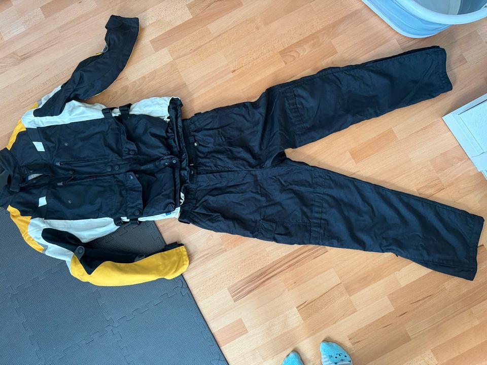 BMW Motorradjacke GS Dry 50 und BMW Motorradhose 44 in Dortmund