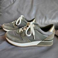 Tommy Hilfiger Sneaker khaki Gr. 39/ eher Gr. 38 Top Zustand Baden-Württemberg - Gärtringen Vorschau