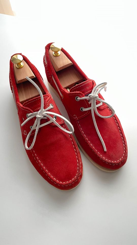 Tommy Hilfiger Schuhe 43 Rot Bootsschuhe in Achstetten