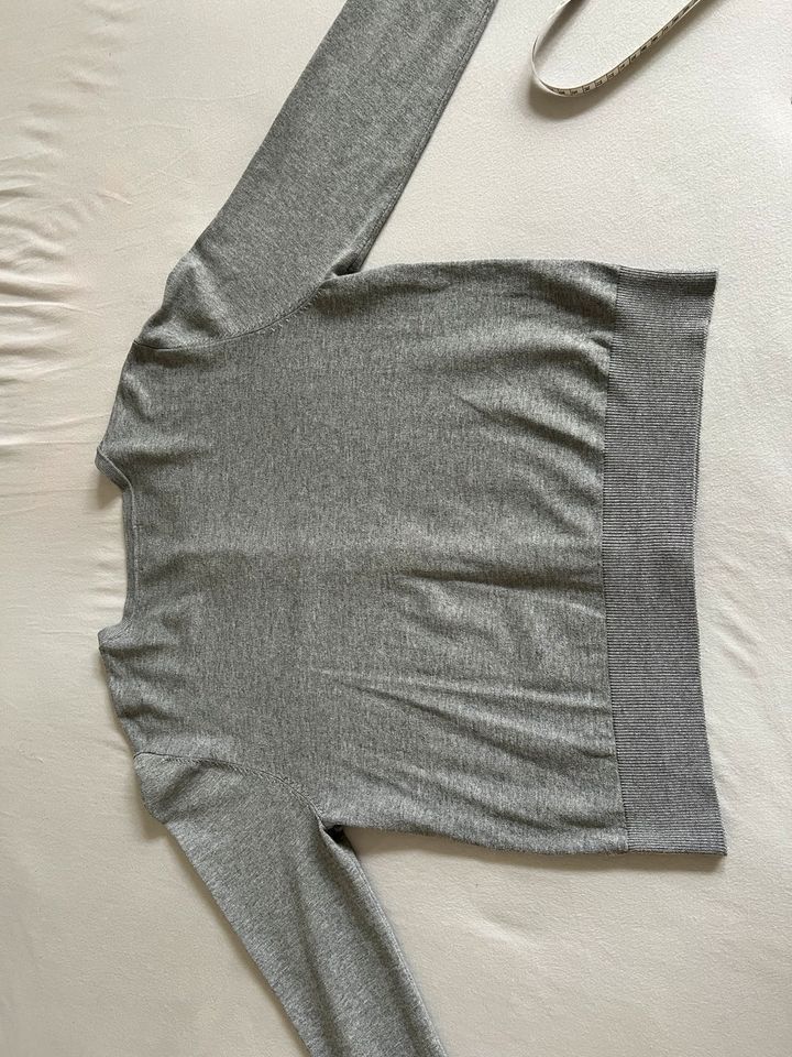 Grauer H&M Cardigan - L - dickerer Stoff / Jäckchen in Krefeld