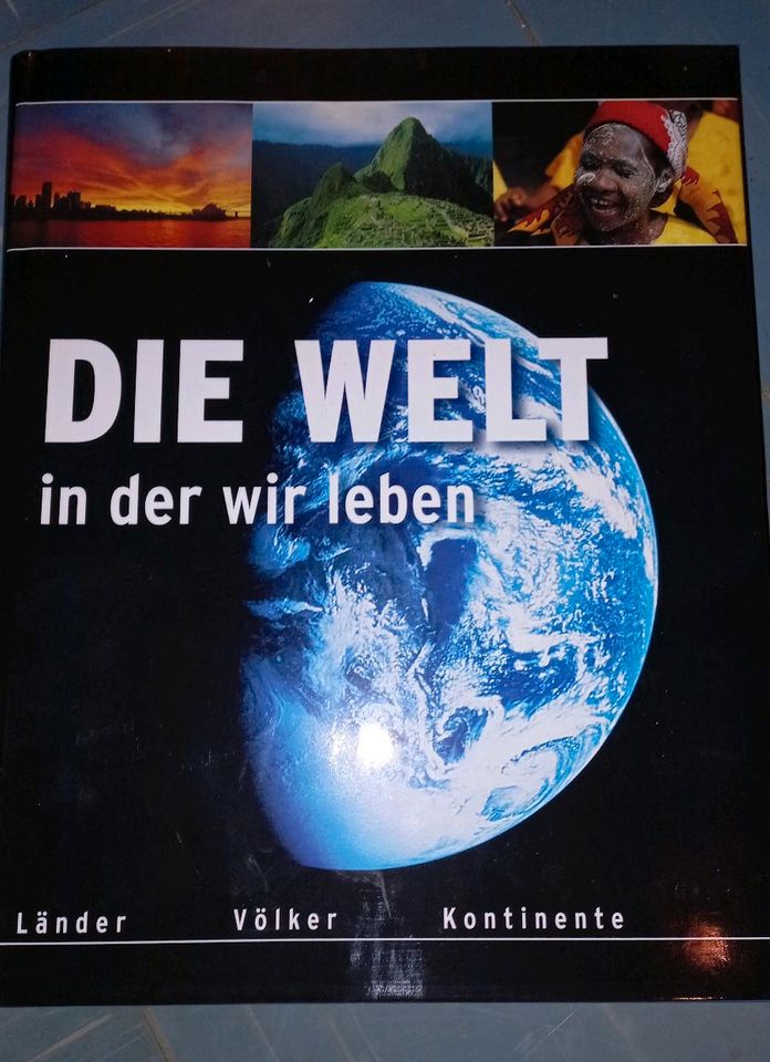 Buch "Die Welt in der wir Leben" in Stuttgart