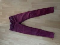TOP! BERSHKA Jeans skinny slim Gr.32 Bordeaux rot Hessen - Hauneck Vorschau