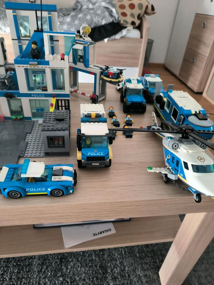 Lego City Polizeiwachen inklusive Zubehör in Kamp-Lintfort