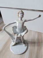 Porzellan Figur Ballerina, Höhe 23 cm, gestempelt Romania Bayern - Fürth Vorschau