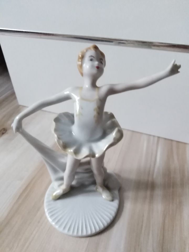 Porzellan Figur Ballerina, Höhe 23 cm, gestempelt Romania in Fürth