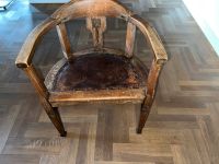 Stuhl,halbrund, antik mit Ledersitz, Nordrhein-Westfalen - Oberhausen Vorschau