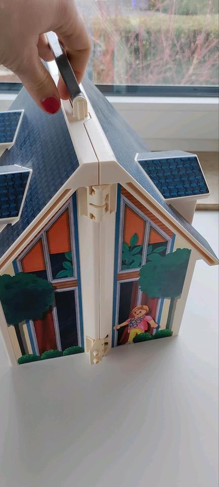 Playmobil Puppenhaus zum mitnehmen Spielzeug Familie in Hildesheim