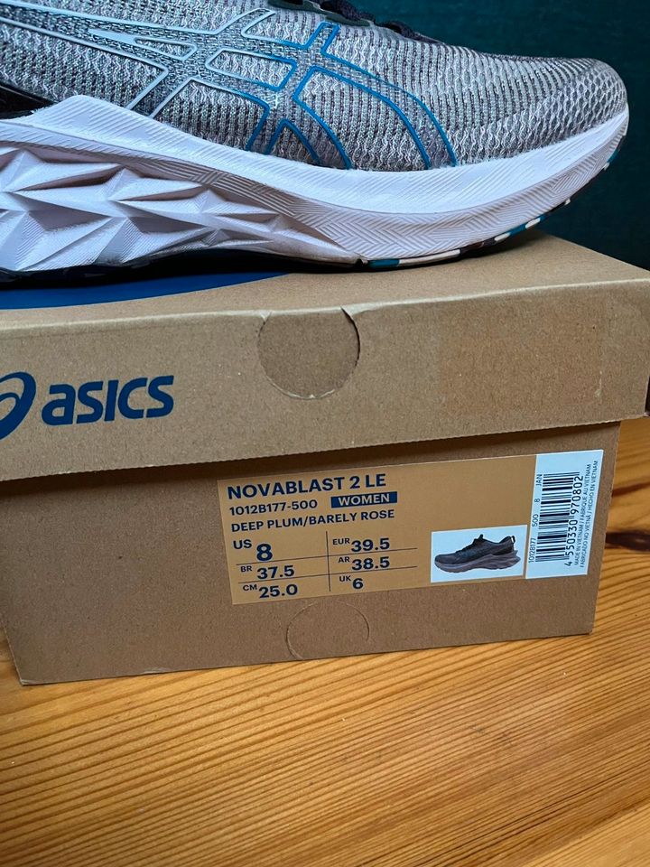 Asics Novoblast laufschuhe in Berlin